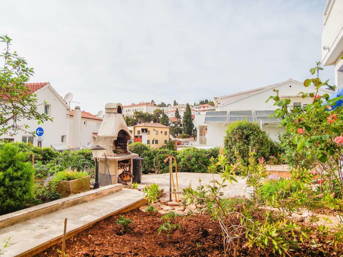 Apartments Dirk Hvar Town Exterior photo